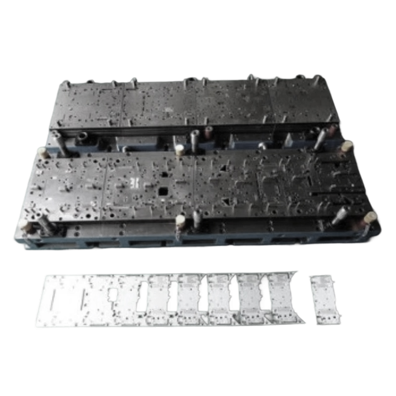 How can stress concentration issues in hardware plastic mold accessories be improved through design?